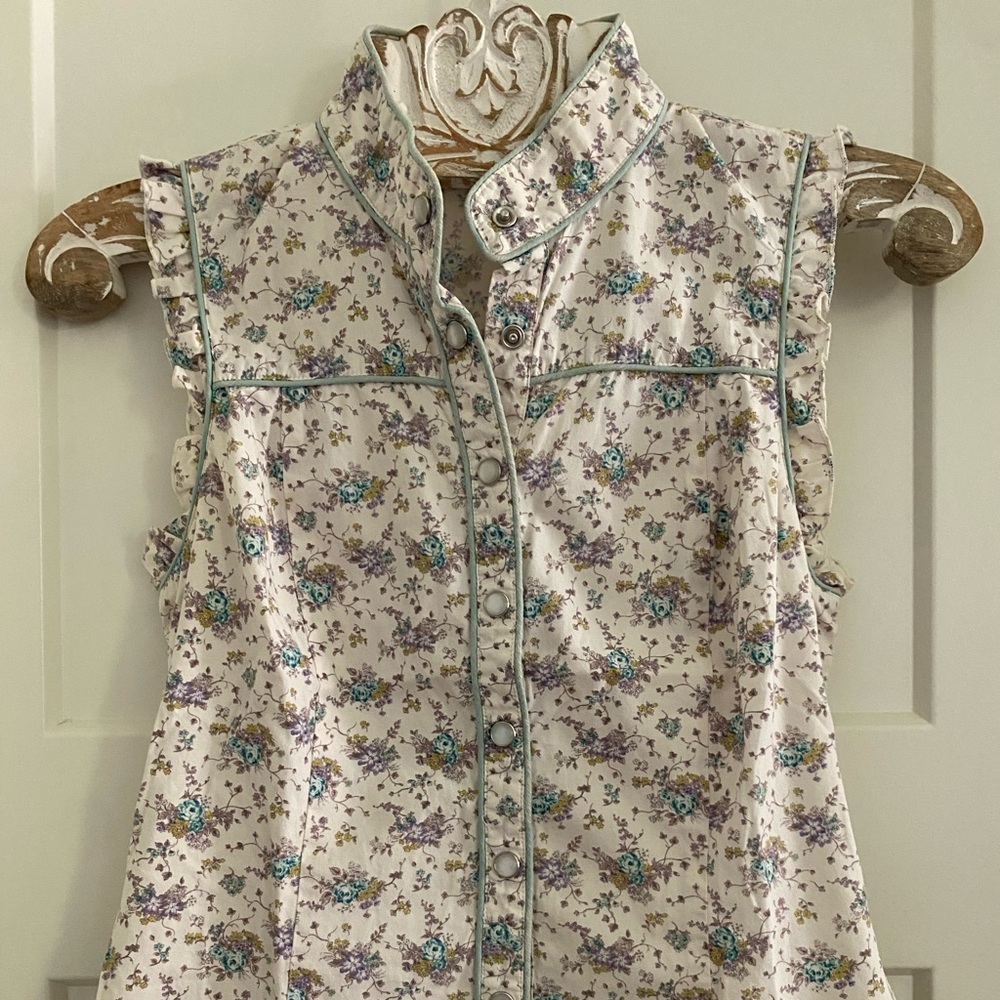To the Max Floral Print Top with Button Accents